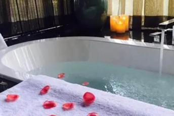 广州白云水疗池中的失重冥想：当身体学会漂浮